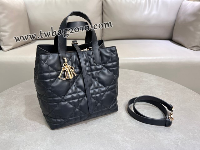 Dior专柜新款迪奥高仿原单Toujours竖版系列中号菜篮子超大菱格小牛皮手提女包 djfk1337